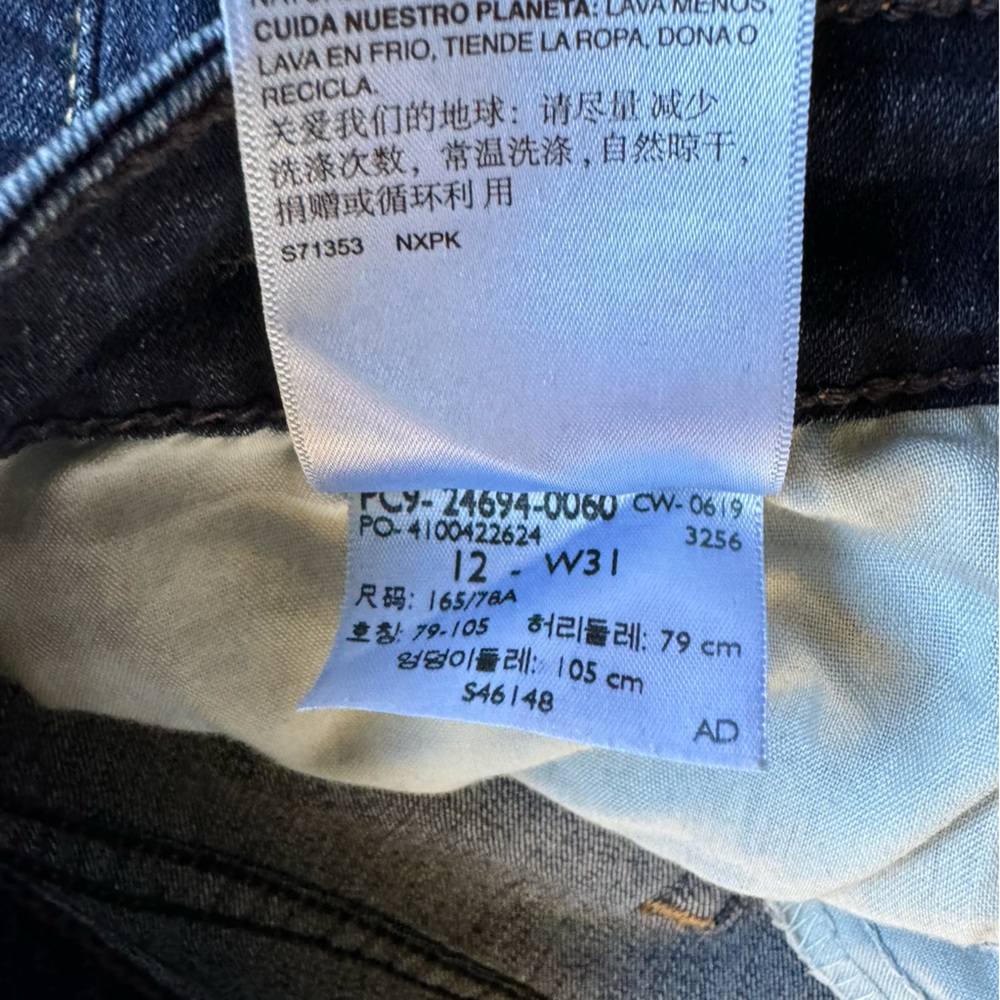 Like New -Levi Signature Modern Capri - Picture 9 of 13